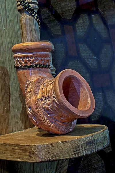File:Ershov clay pipes (3).JPG