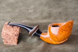 An earlier Edwin pipe, made in 2016, shows the beginnings of his current style, especially in the stem work,