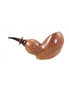 A reverse calabash pipe, playfully nicknamed 'New York Hamburger,' made by Sauro in 2022. Image courtesy Tabaccheria Riggio.